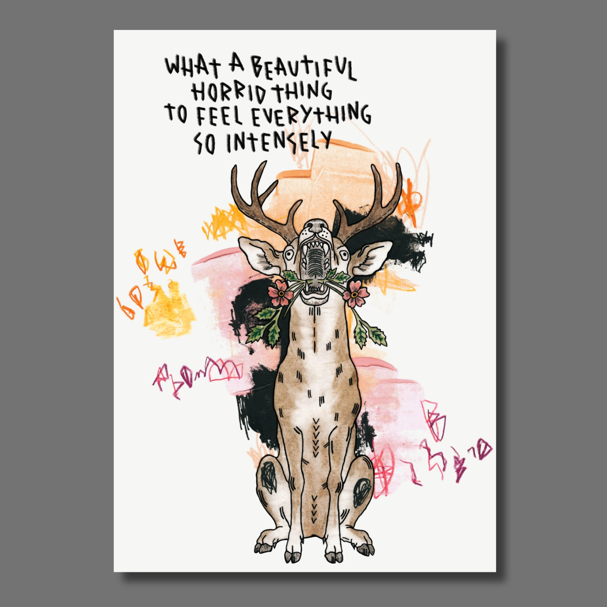Motiv Feel Intensely: Hirsch auf Hintergrund mit orange und rosa Tönen. Schrift im Vordergrund zum Thema Feel Intensely.